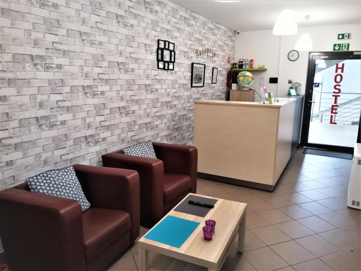Hostel Gliwice Centrum Parking מראה חיצוני תמונה