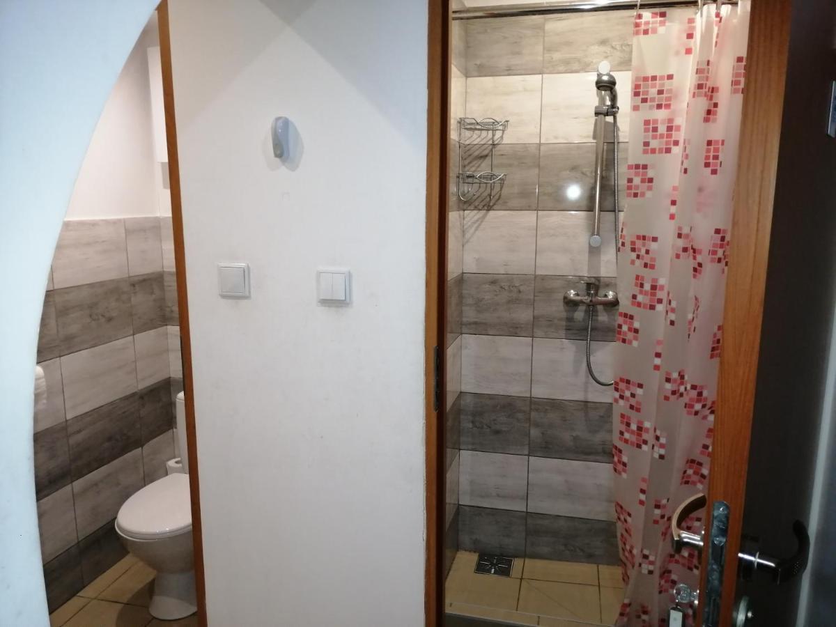 Hostel Gliwice Centrum Parking מראה חיצוני תמונה