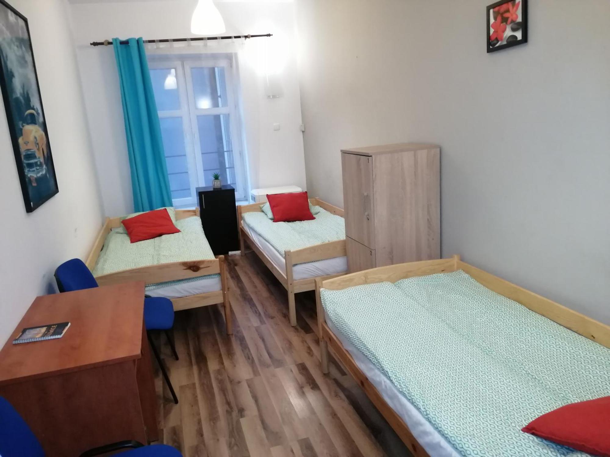 Hostel Gliwice Centrum Parking חדר תמונה