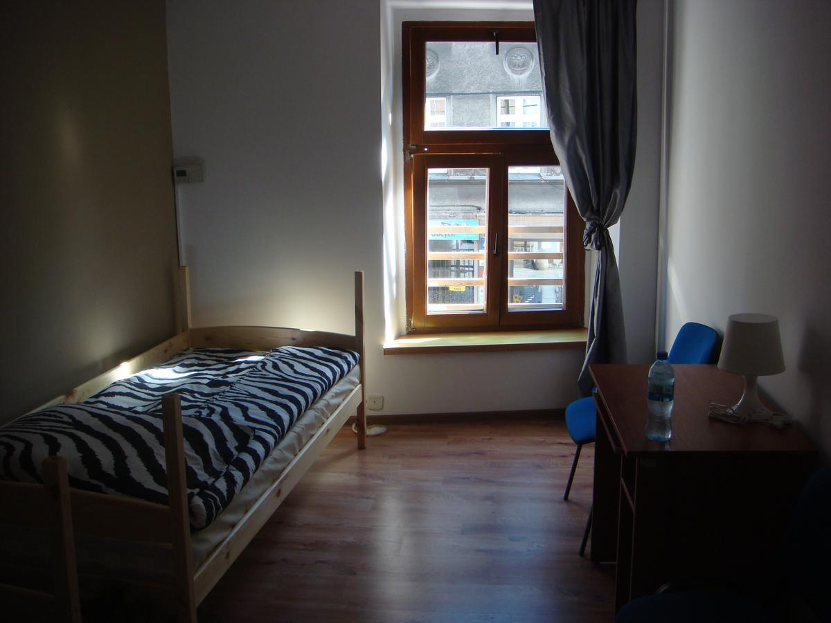 Hostel Gliwice Centrum Parking מראה חיצוני תמונה
