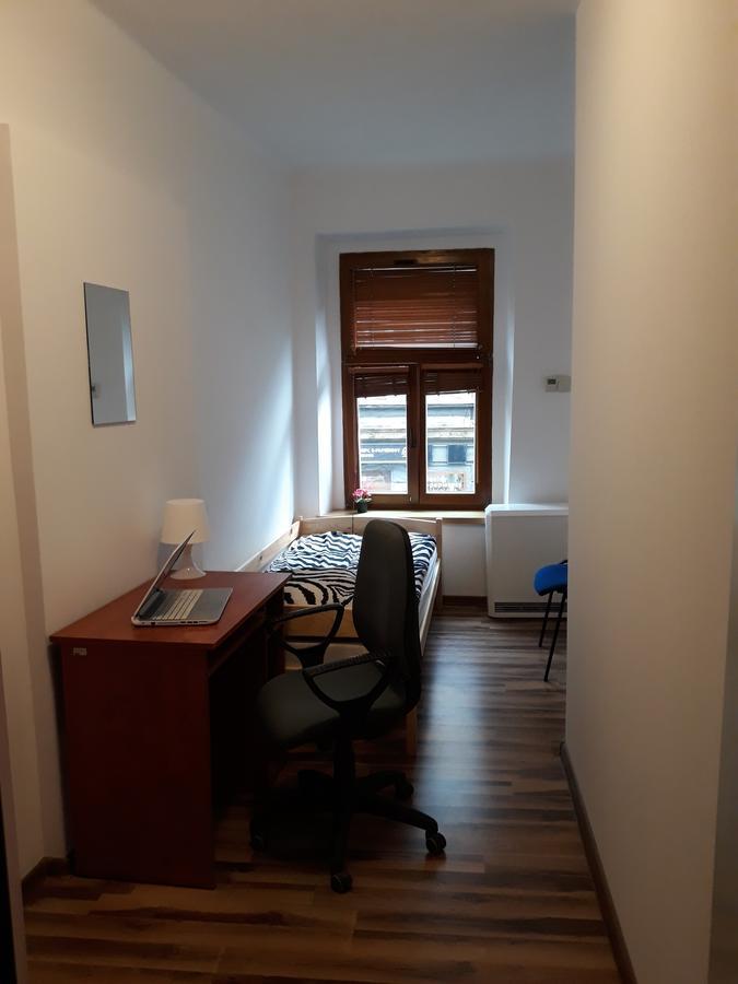 Hostel Gliwice Centrum Parking מראה חיצוני תמונה