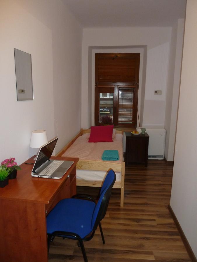 Hostel Gliwice Centrum Parking מראה חיצוני תמונה
