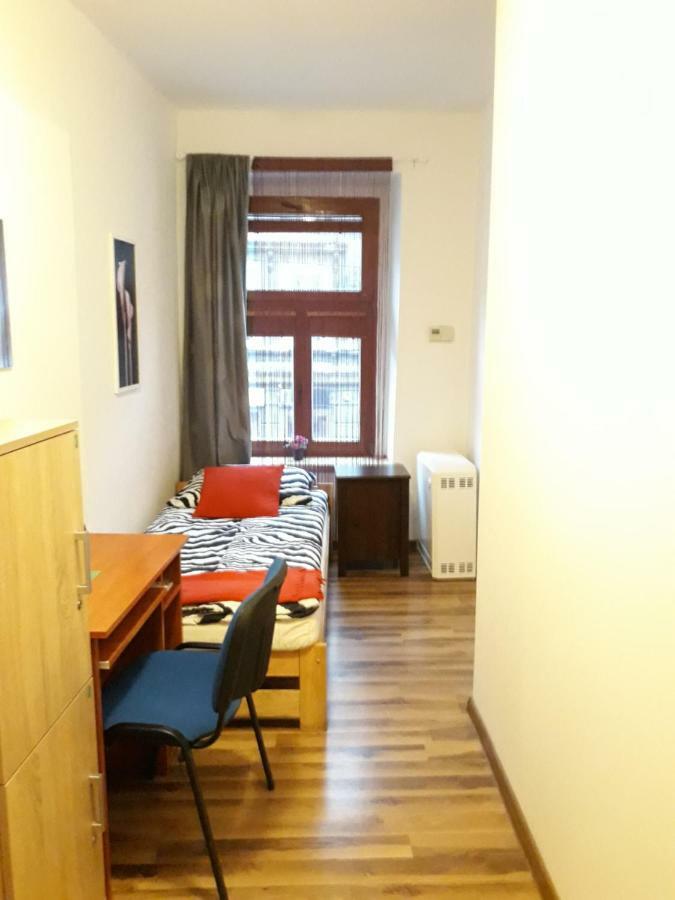 Hostel Gliwice Centrum Parking מראה חיצוני תמונה