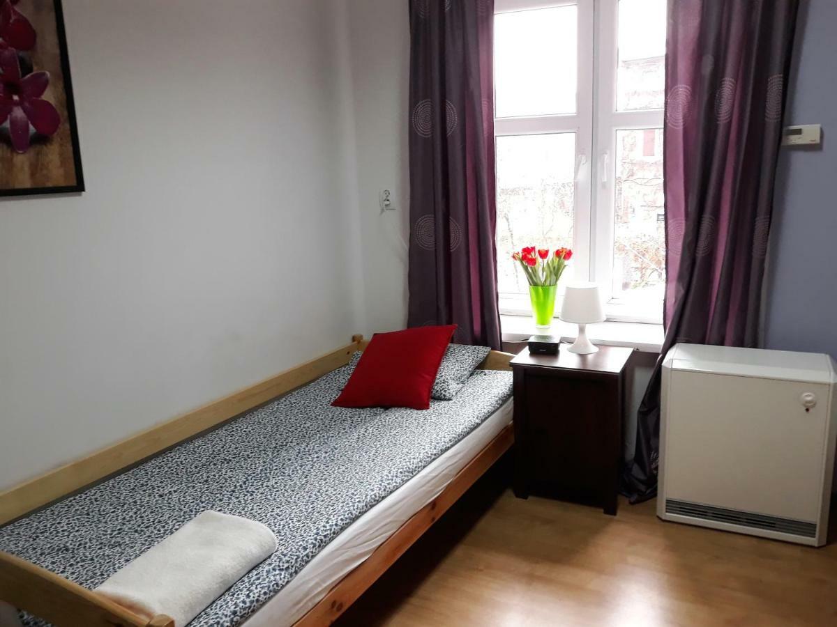 Hostel Gliwice Centrum Parking מראה חיצוני תמונה